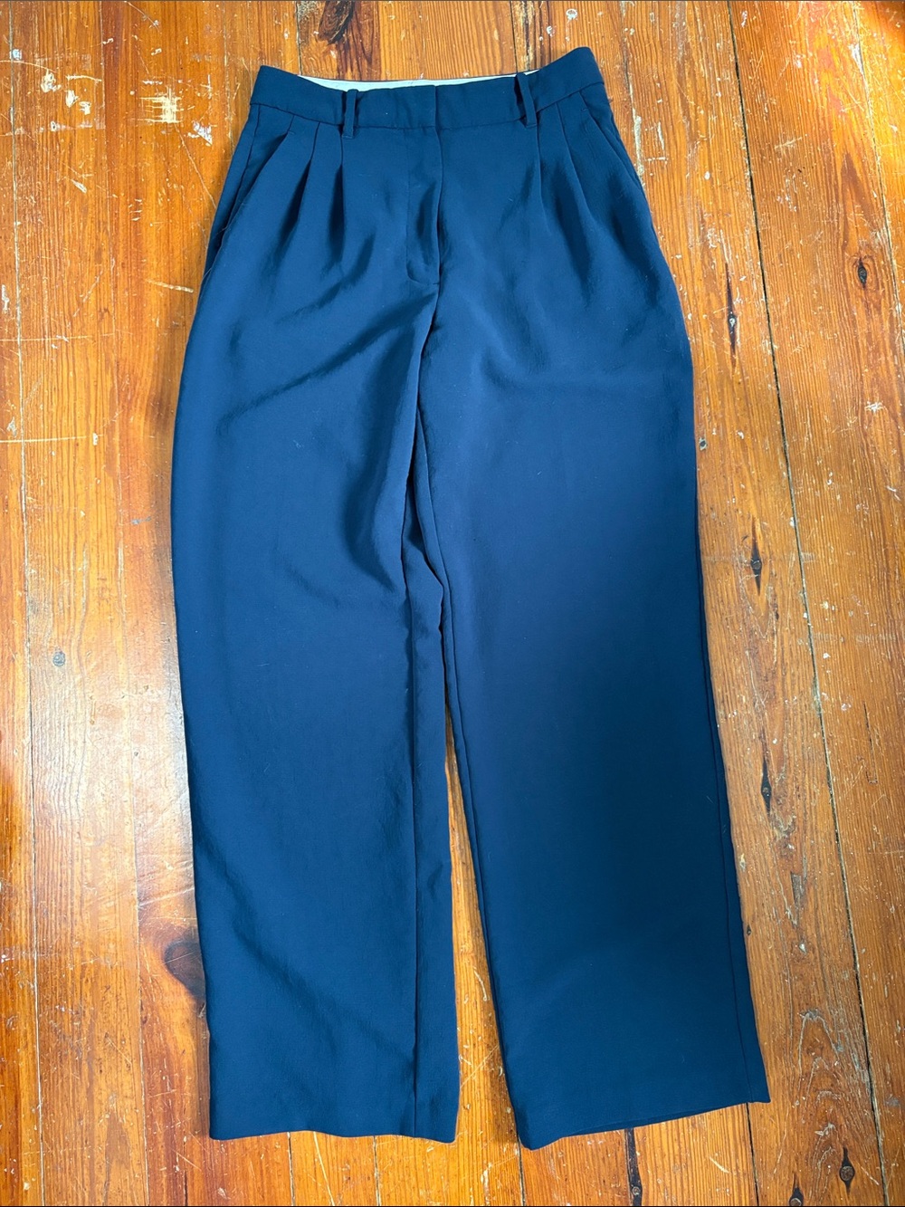 Aritzia The Effortless Navy Pleated Trousers Pants Slacks size 8